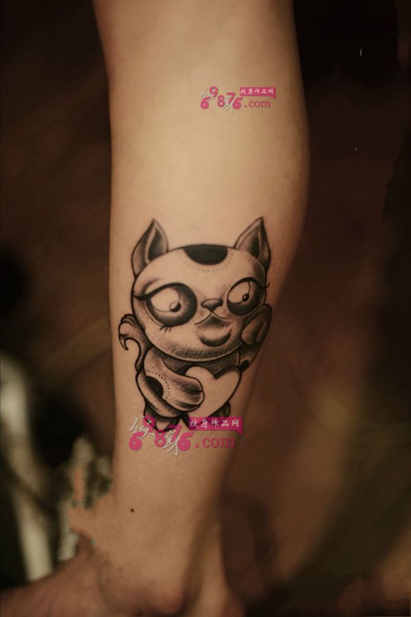可爱幸运狗小腿纹身图片