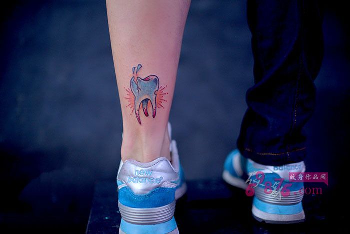 可爱小牙齿脚踝纹身图片