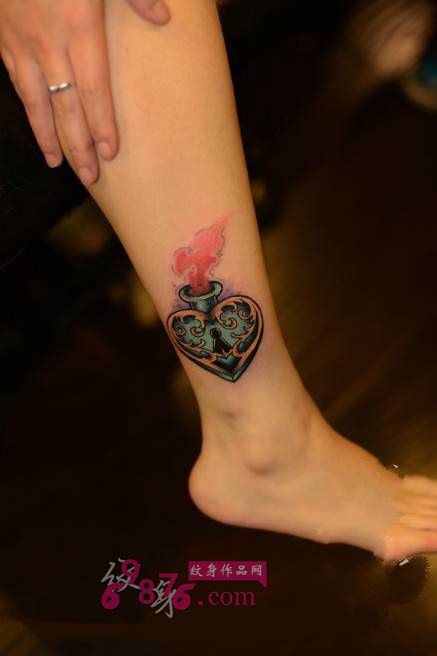 school心锁个性脚踝纹身图片