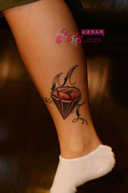 清新红钻石脚踝纹身图片