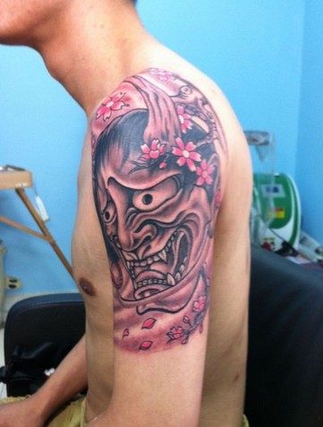 胳膊上帅气的般若刺青