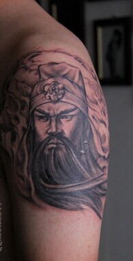 大臂个性的三国人物 关公纹身