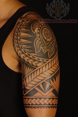 大臂个性时尚的图腾纹身