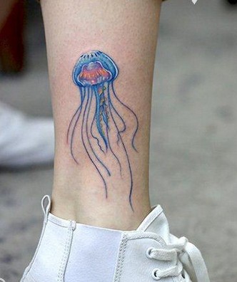 时尚漂亮的脚踝水母纹身