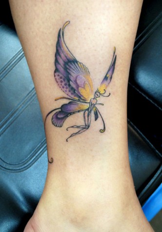 脚踝漂亮小巧的蝴蝶纹身