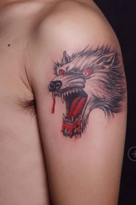 霸气的手臂狼头刺青
