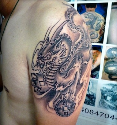 大臂个性的招财神兽貔貅纹身