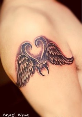 个性漂亮的翅膀纹身