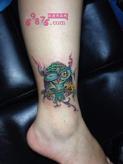 可爱小猫头鹰脚踝纹身图片