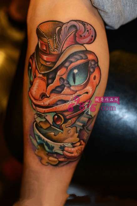 重彩小恐龙小腿纹身图片