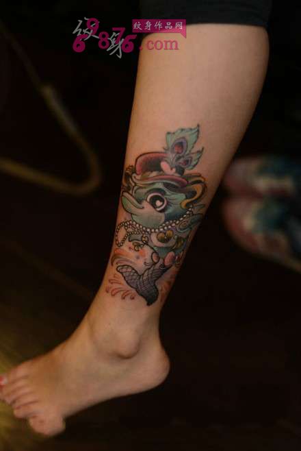 可爱小海豚小腿时尚纹身图片