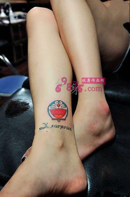 可爱机器猫头像脚踝纹身图片