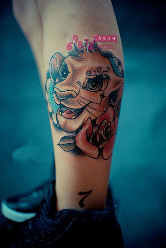 可爱小狮子小腿纹身图片