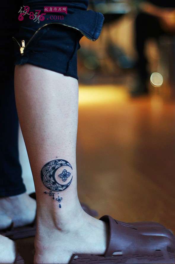 创意梵月脚踝纹身图片