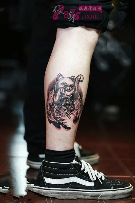 素描风招财猫小腿纹身图片