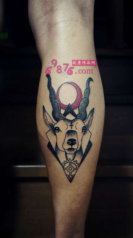创意复古鹿头小腿纹身图片