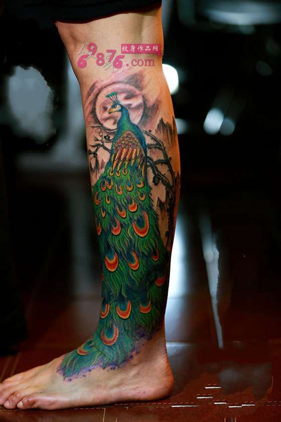美丽孔雀花小腿纹身 图片