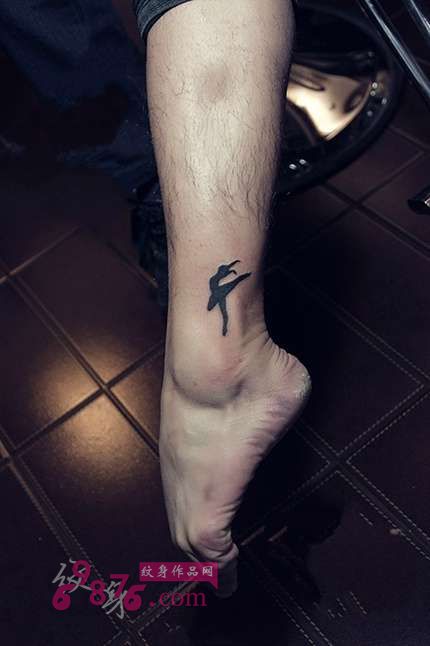 创意芭蕾舞脚踝纹身图片