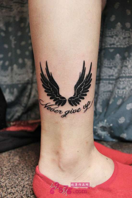 天使翅膀英文脚踝纹身图片