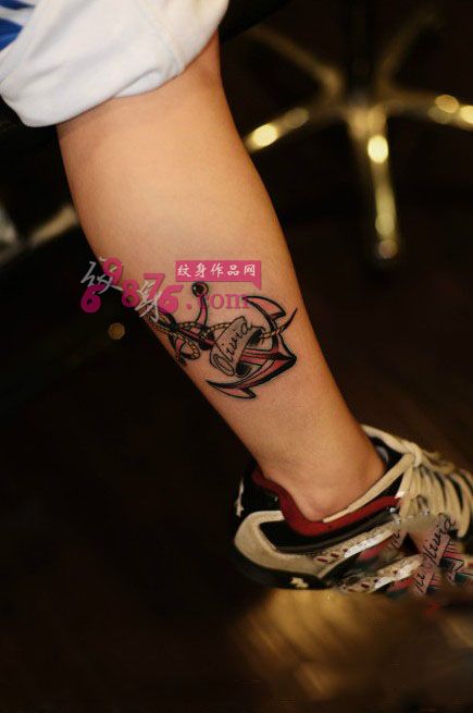 脚踝创意骚粉小船锚纹身图片