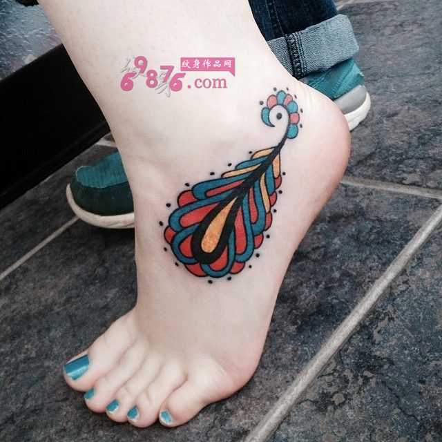 彩色孔雀羽毛脚踝纹身图片