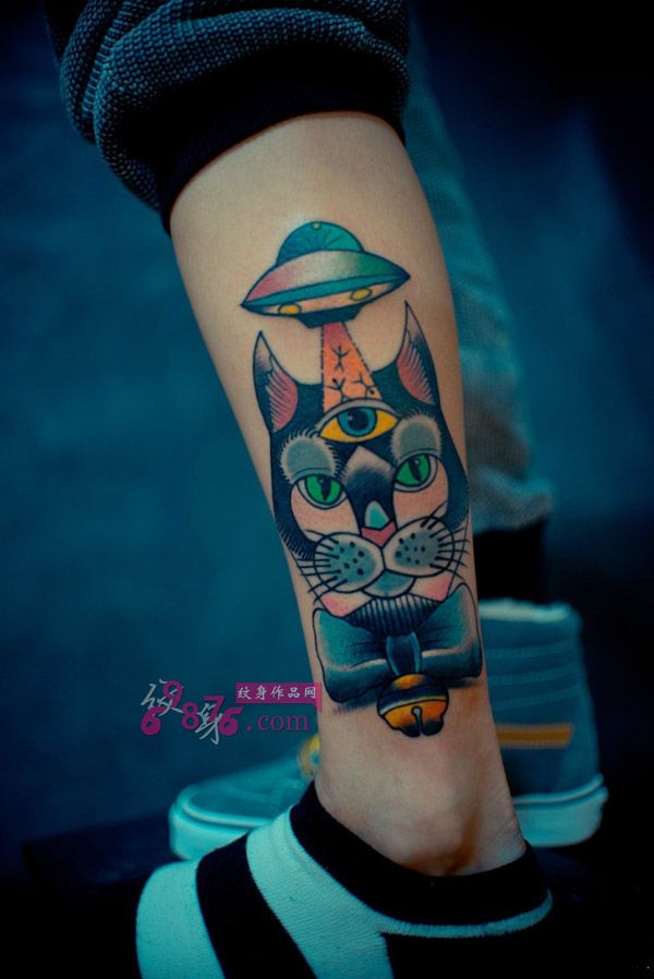 创意飞碟与狗脚踝纹身图片