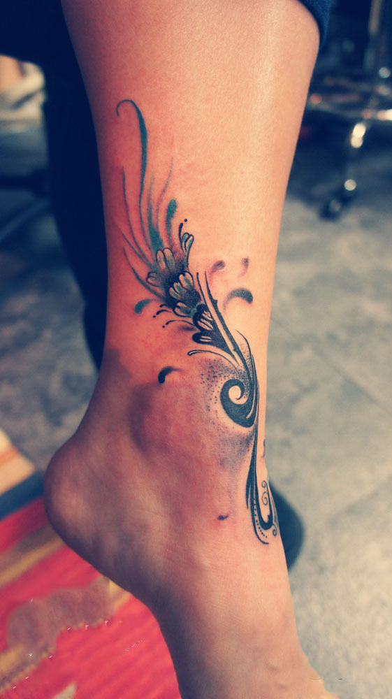 小清新花藤脚踝纹身图片