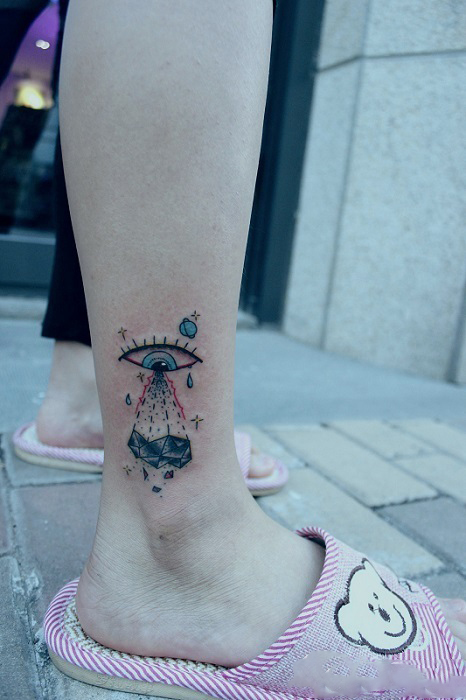 创意钻石眼睛脚踝纹身图片