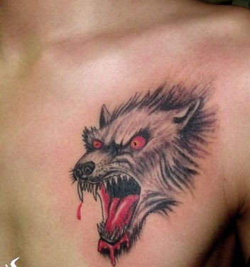 胸部超酷的狼头刺青