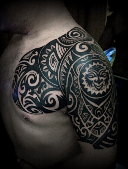 简单霸气的图腾半甲刺青