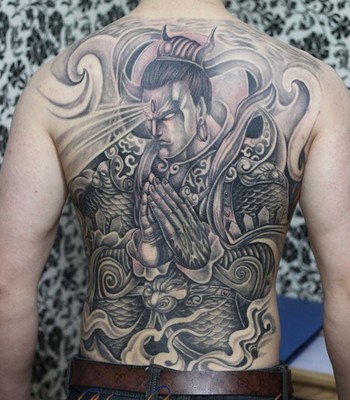 二郎神满背大气纹身
