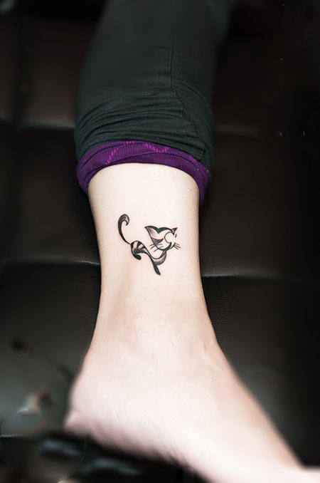 时尚小猫咪脚踝纹身图片