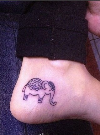 小脚上的龟象不像的纹身图图片