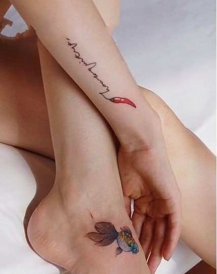 漂亮MM脚背金鱼、手臂辣椒纹身图案图片