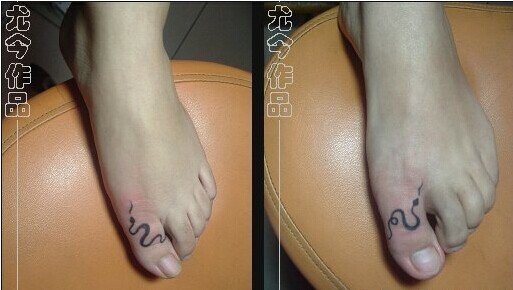 美女脚部清新小蛇纹身图案图片