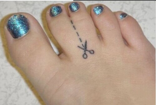女生脚部小剪刀纹身图案图片图片