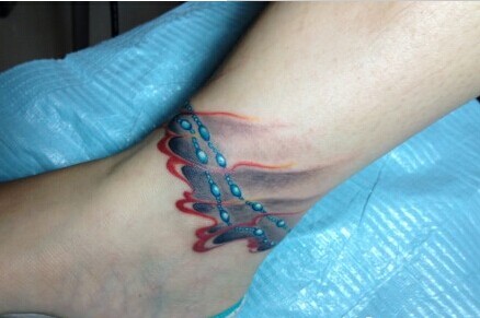 女生脚部潮流经典的脚链纹身图案图片