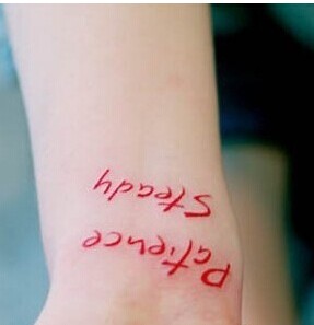 女生脚部鸽子血清新英文纹身图案图片