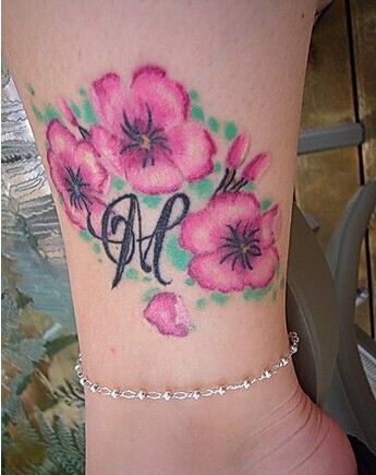 女生脚部唯美漂亮樱花纹身图图片