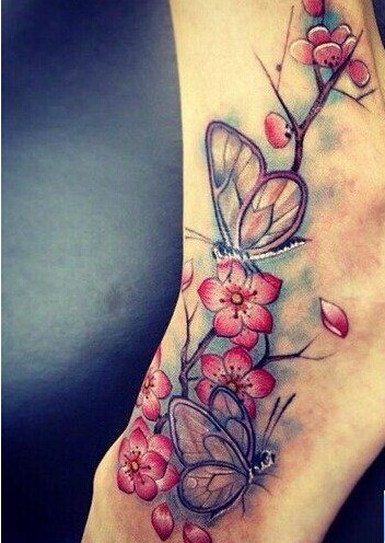 女性脚背唯美个性彩色蝴蝶花纹身图案图片