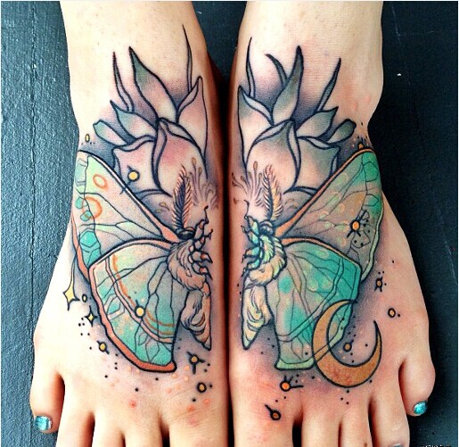 女生脚部漂亮好看的一对蝴蝶图腾纹身图片