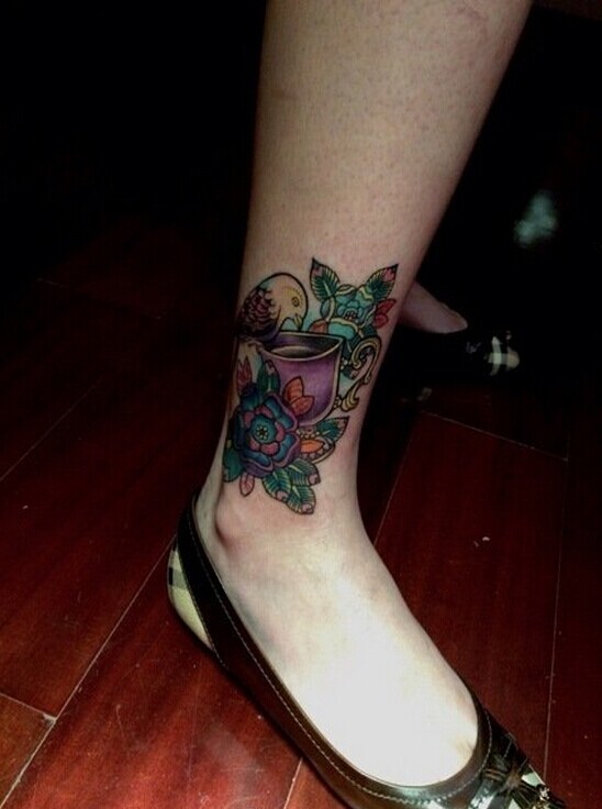 一款脚踝彩色纹身图案图片