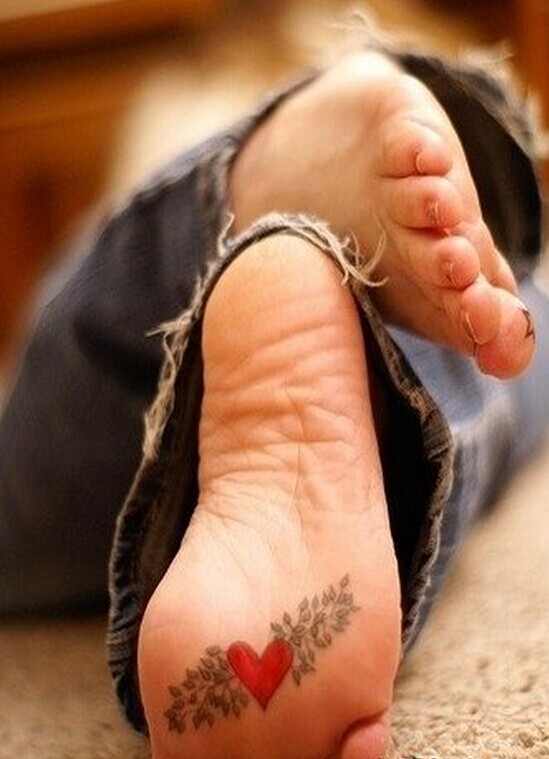 个性小清新脚底红心纹身图案图片