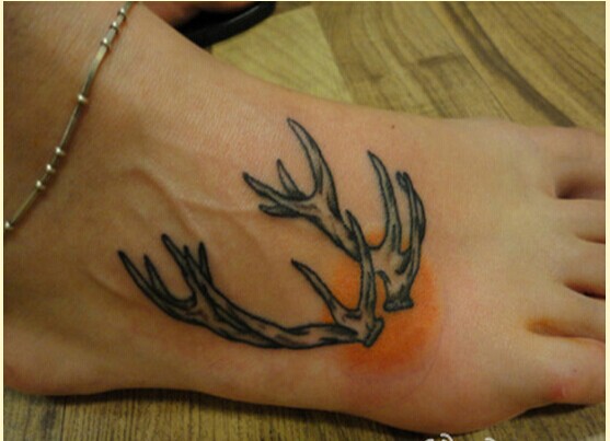 时尚个性脚部鹿角纹身图案图片