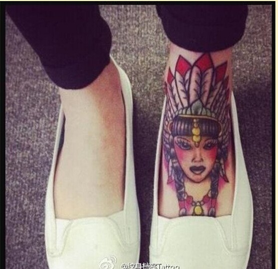 时尚女人脚背女郎纹身图片欣赏图片