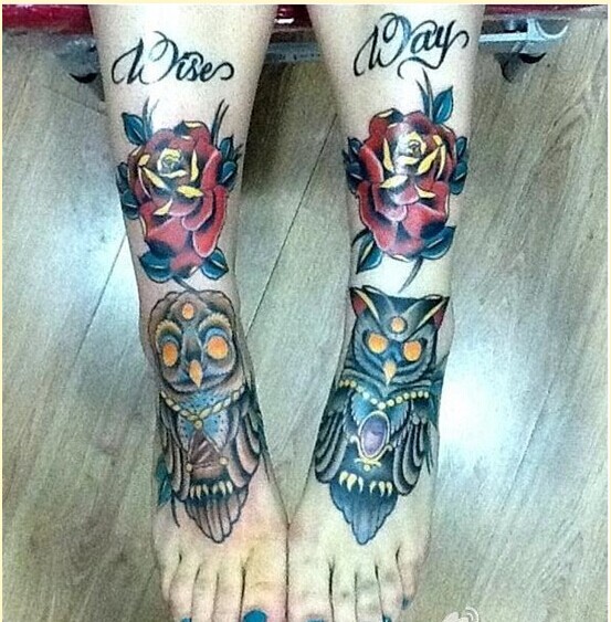 时尚女性脚背猫头鹰玫瑰花纹身图案图片