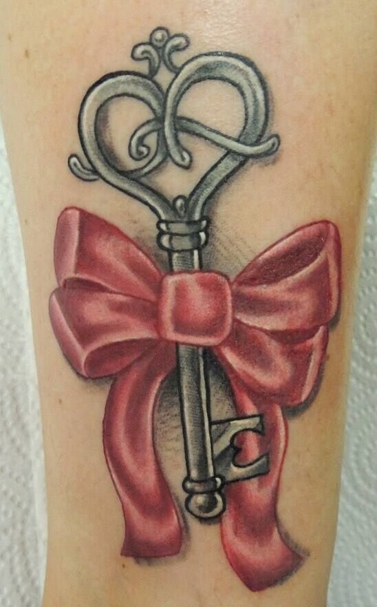 个性脚踝蝴蝶结钥匙纹身图案推荐图片