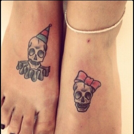 时尚女性脚背个性骷髅纹身图案图片