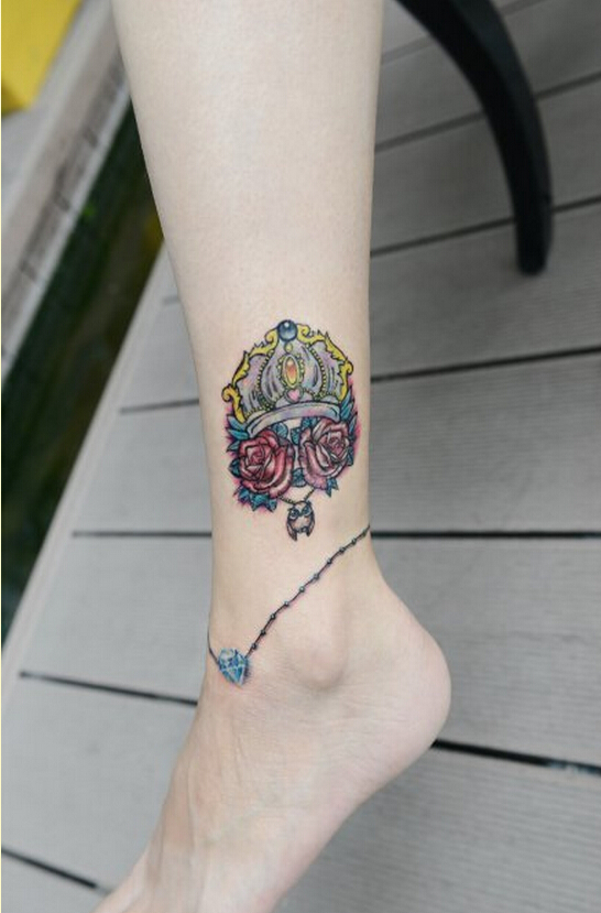 时尚女性脚踝漂亮骷髅皇冠纹身图案图片