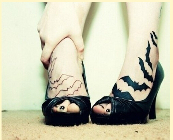个性时尚脚部漂亮蝙蝠纹身图案图片
